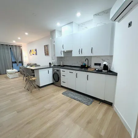 Evans Realty Bm Lujoso Y Moderno Estudio Apartment *